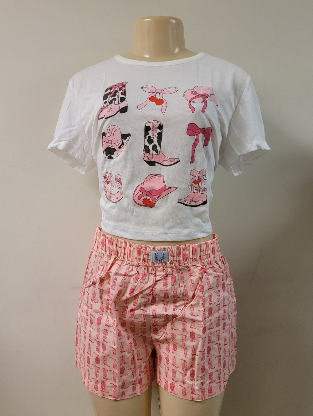 White Graphic Tee & Pink Printed Shorts Set - Pink/White